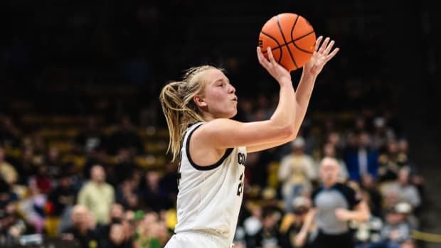Maddie Nolan shooting the ball vs. Oregon